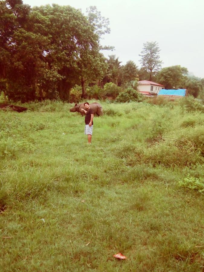 Hotel Sweetland Sauraha Exterior foto