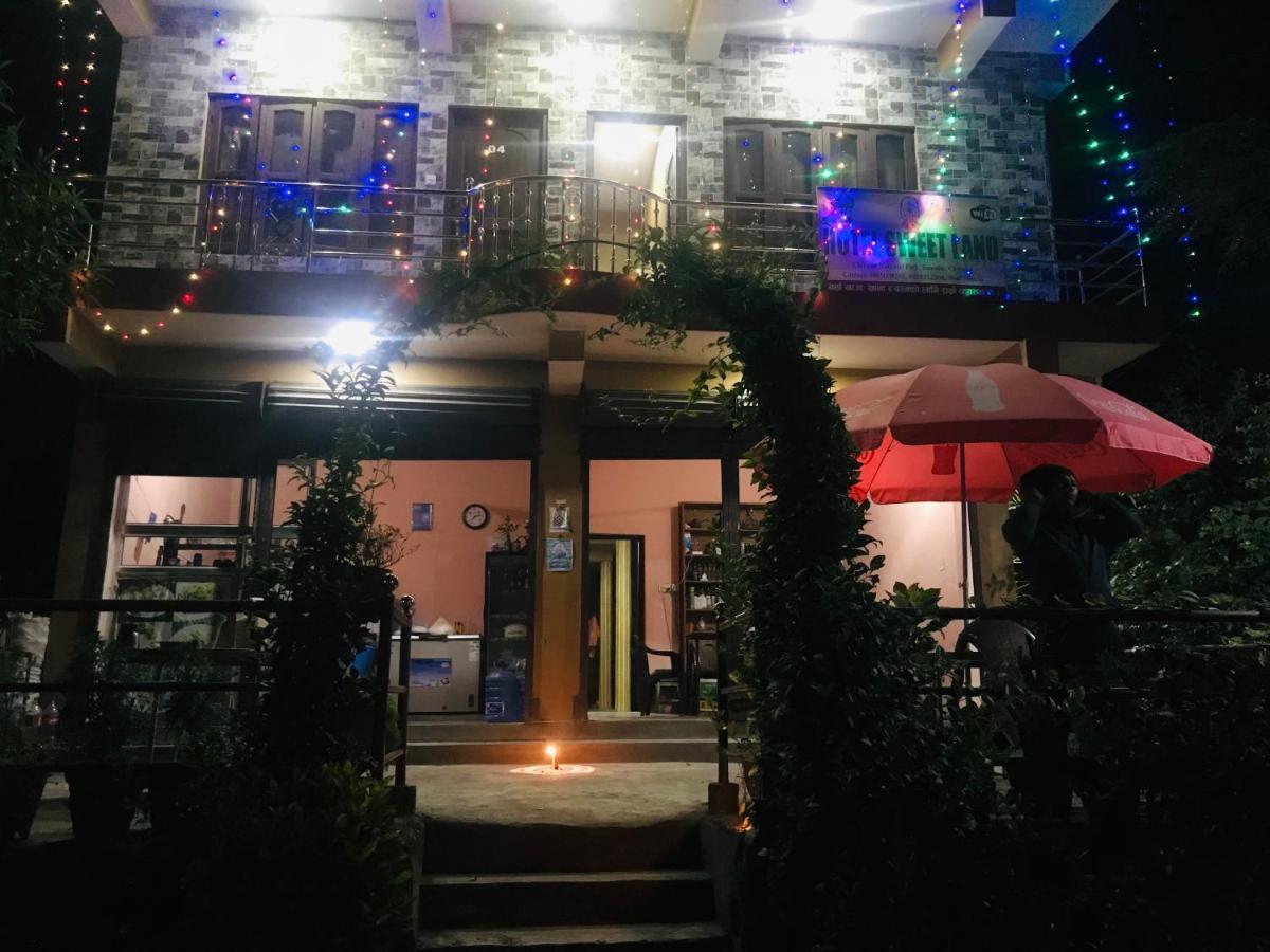 Hotel Sweetland Sauraha Exterior foto