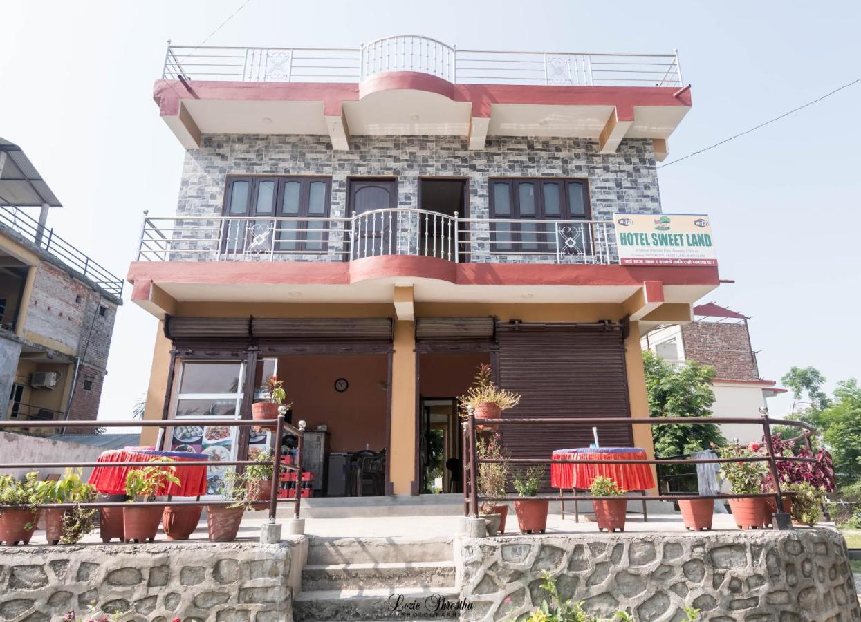 Hotel Sweetland Sauraha Exterior foto